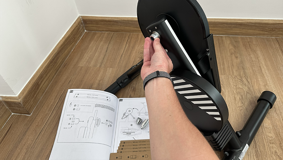 Installation des adaptateurs et des embouts sur le Van Rysel D100 avec "Zwift Cog & Click"