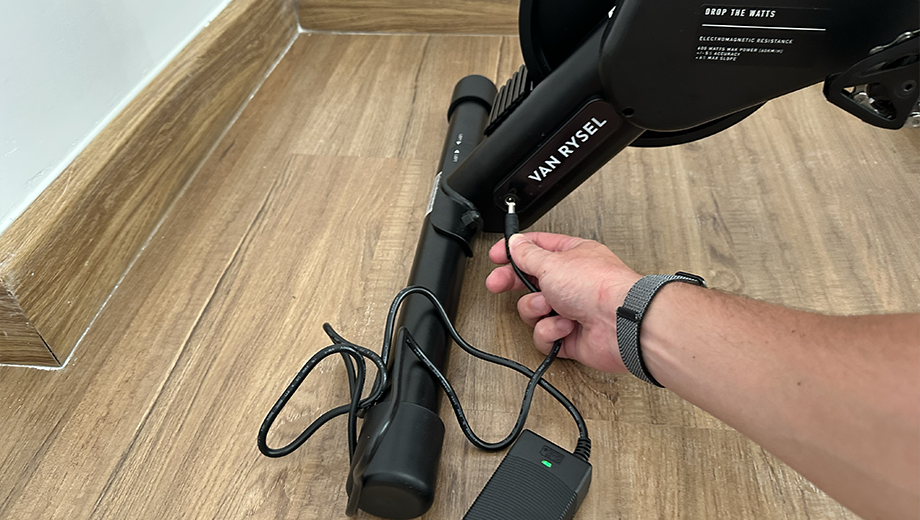 Bloc d'alimentation du Van Rysel D100 avec Zwift Cog & Click