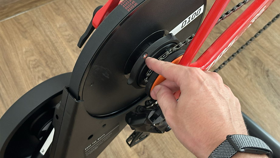 Réglage de l'alignement du Zwift Cog sur le home trainer D100 Van Rysel